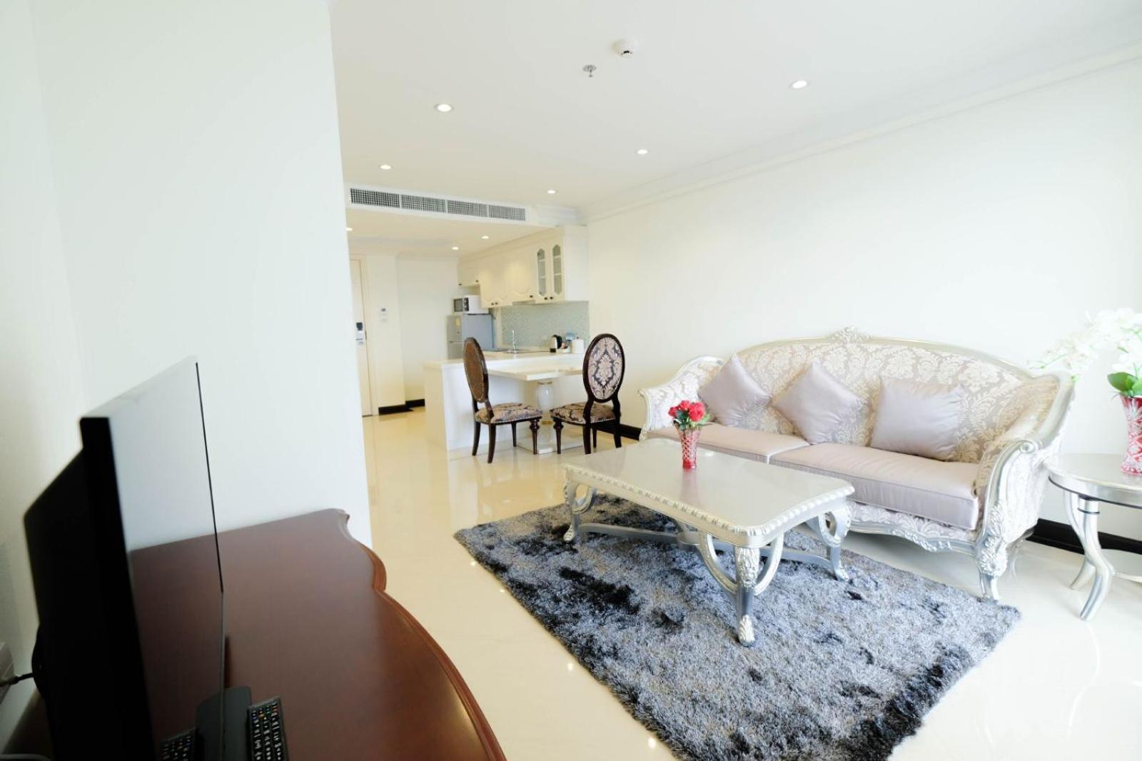 Lk President Hotel Pattaya Bagian luar foto