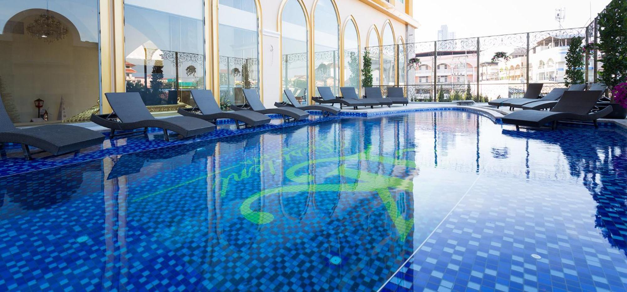 Lk President Hotel Pattaya Bagian luar foto