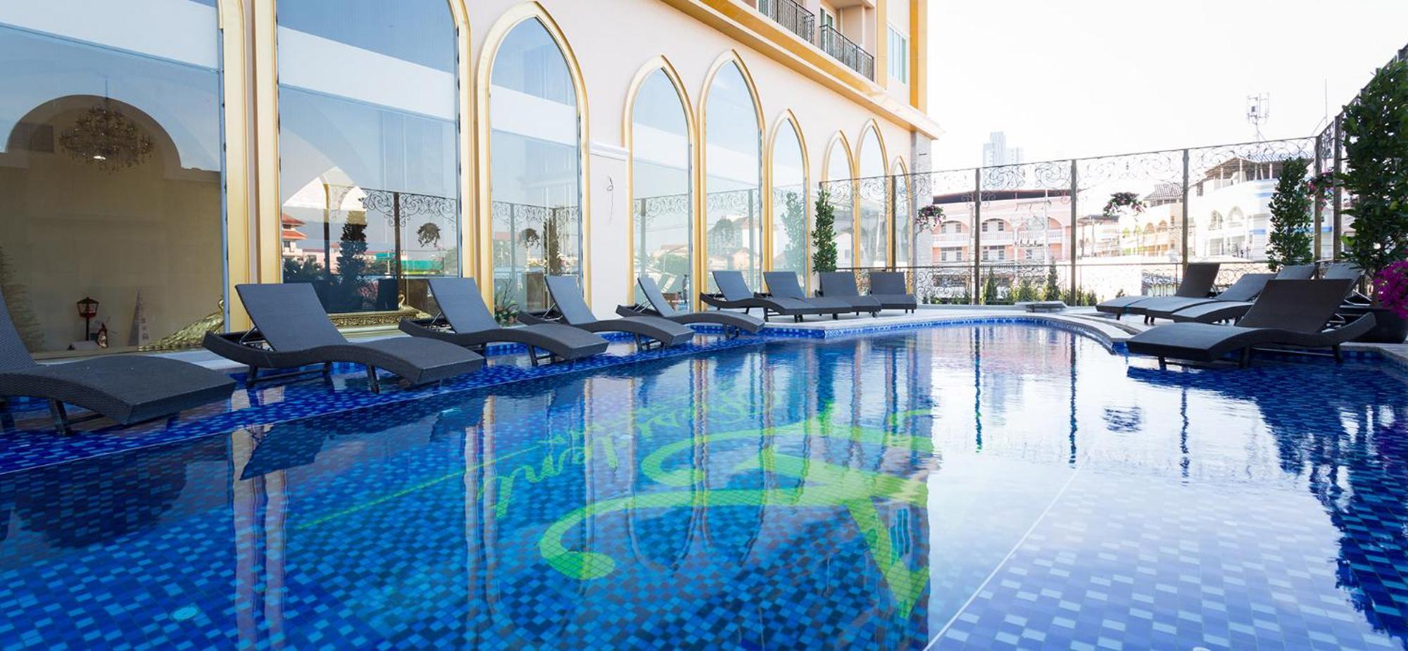 Lk President Hotel Pattaya Bagian luar foto