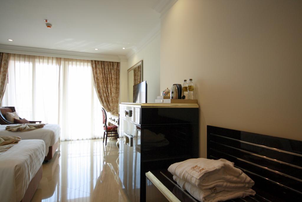 Lk President Hotel Pattaya Bagian luar foto