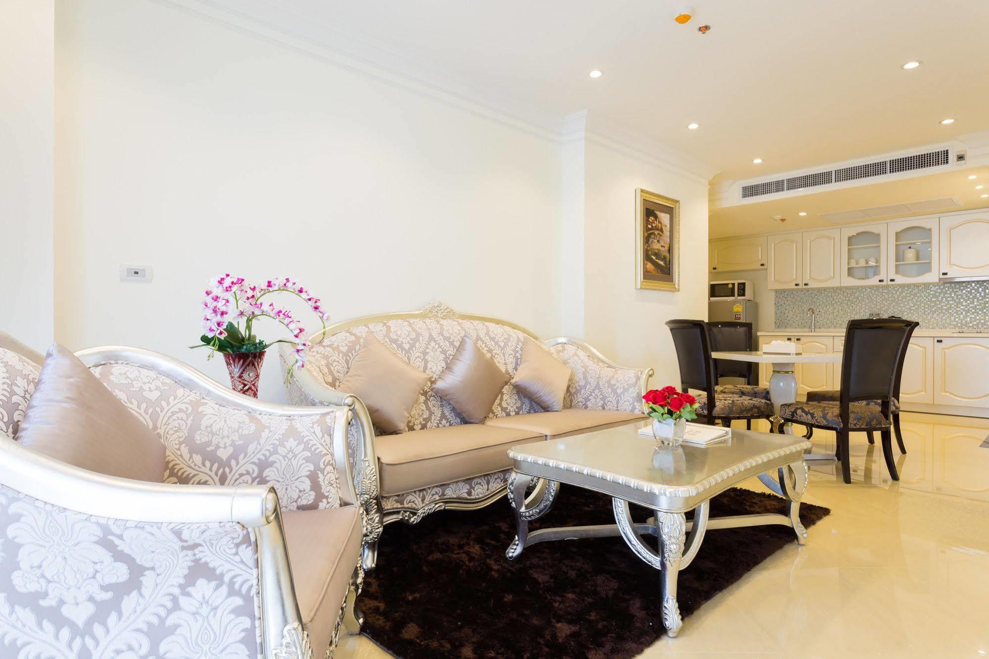 Lk President Hotel Pattaya Bagian luar foto